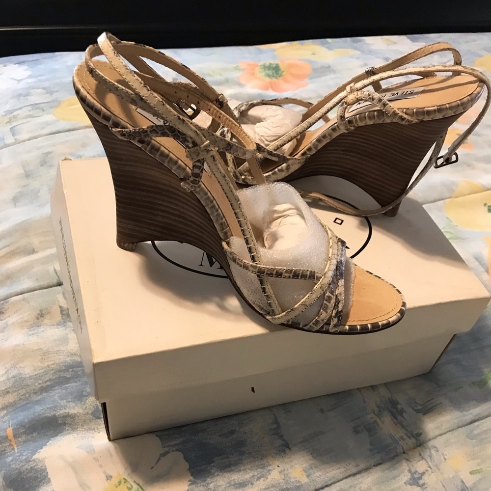 Steve Madden Wedge Heel sandals size 7 1/2 - Picture 2 of 5
